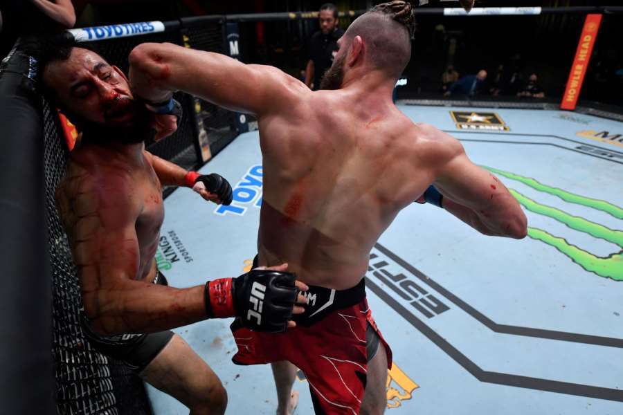 Úžasná odměna pro Procházku v UFC. Byl zařazen do TOP 10 KO v historii divize!
