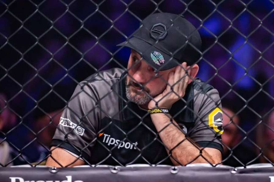 Těžká váha vzdala zápas po sekundě. Na vše dohlížel český rozhodčí