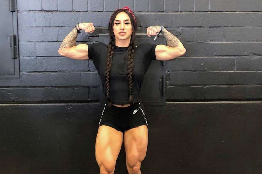 Fitness kráska zazářila v bikinách, které šly stěží vidět 