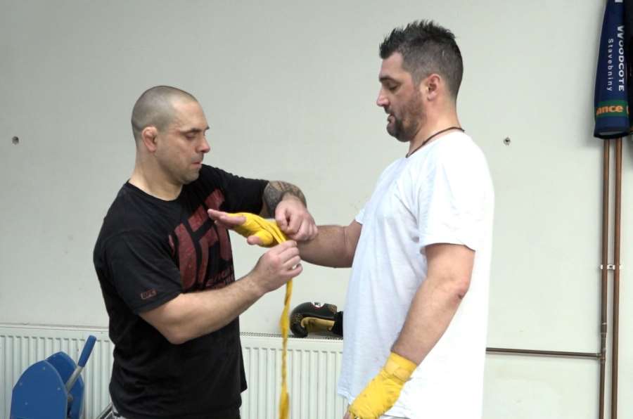 Příprava na Čecha. Fotbalista vážil 139 kilogramů, musí shodit 56 kilo do MMA zápasu