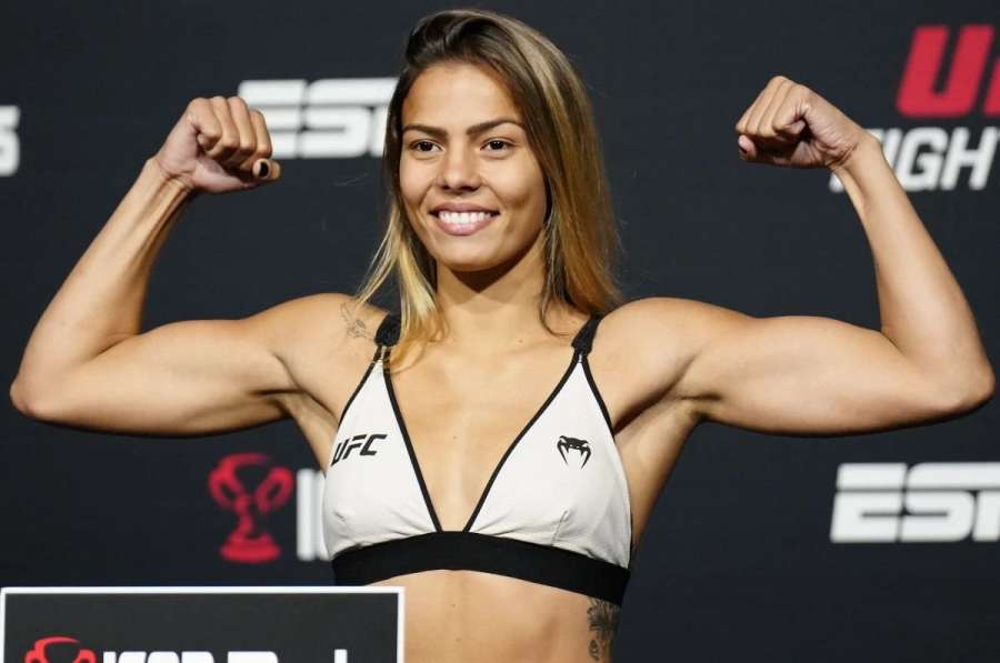 Noční řádění ve Vegas. Bojovnice UFC dováděla ve vířivce