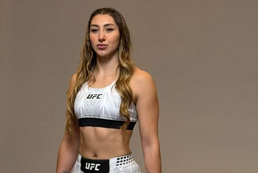 Svlékla si kalhoty a fanoušci žasli. Bojovnice UFC zazářila na pláži