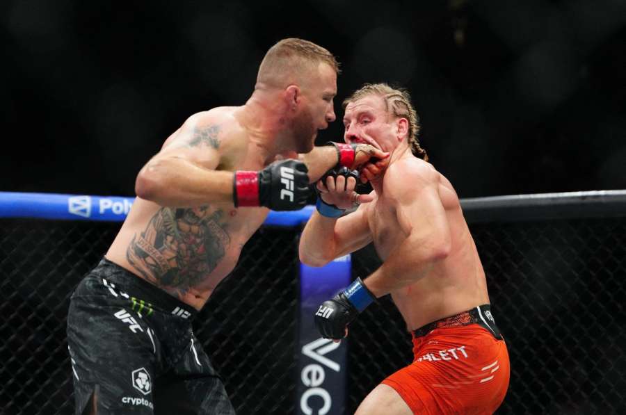 Ač inkasoval 200 úderů, ukončit nešel. Netušil jsem, že má takovou bradu, žasl šéf UFC