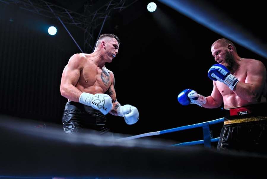 S Čechem poznal nejtěžší bitvu v životě. Teď se vše otočilo, bosenský boxer dře s Ducárem