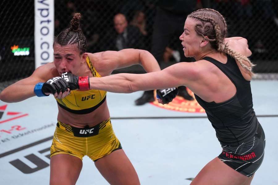 Brána k titulu UFC opět uhájena. Američanka těsně porazila debutantku v nové váhové kategorii