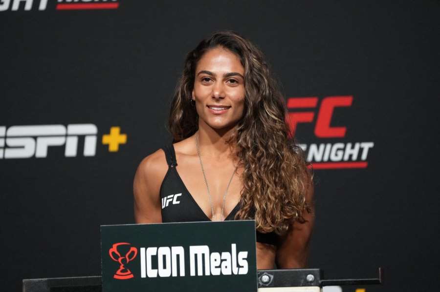Kráska z UFC se bavila na tréninku. Pak se pochlubila videem