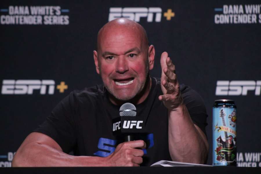 Dana White před novináři sprostě vyjel. Konkurenta vulgárně ponižoval 