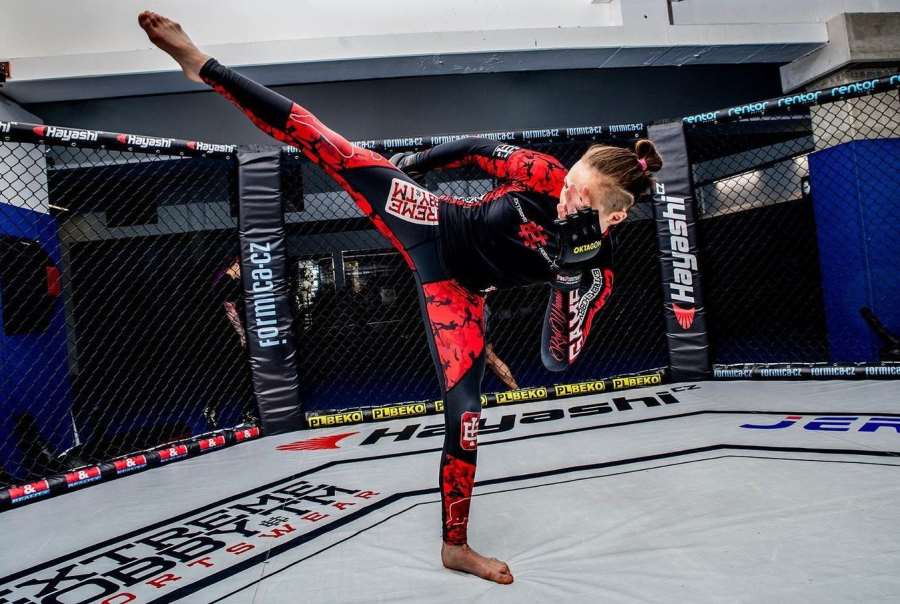 Velká noc je tu. 20letá Bledá a její boj o UFC!