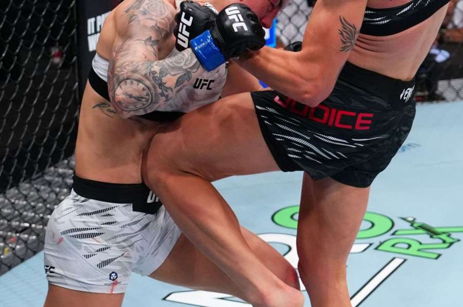 Koleno na hlavu a byl konec. Američanka z UFC zničila půvabnou Brazilku