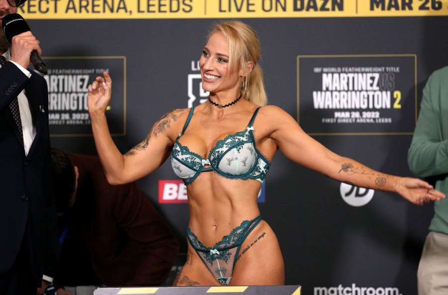 A královna krajek byla druhá, boxerka přišla na váhu bez spodního prádla