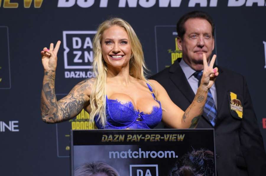 Boxerka ukázala malého syna. Příliš roztomilé, abych to nezveřejnila, napsala