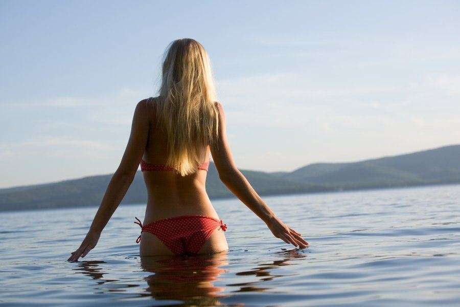 Fitness kráska šla do odvážného focení. Oblečení moc neřešila