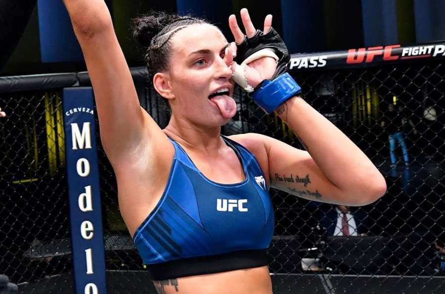 Bojovnice UFC zazářila v bikinách. Dokonce si vysloužila i pikantní titul