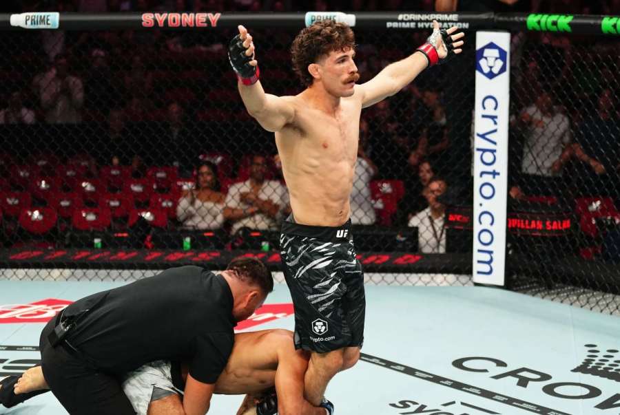 Senzační KO v UFC. Australský mladík sundal soupeře dokonalým kopem 