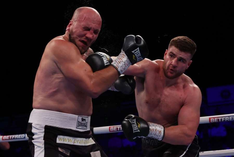 Pumelice, KO a lidi tleskali! Český boxer ničeho nelituje a škarohlídy má na salámu