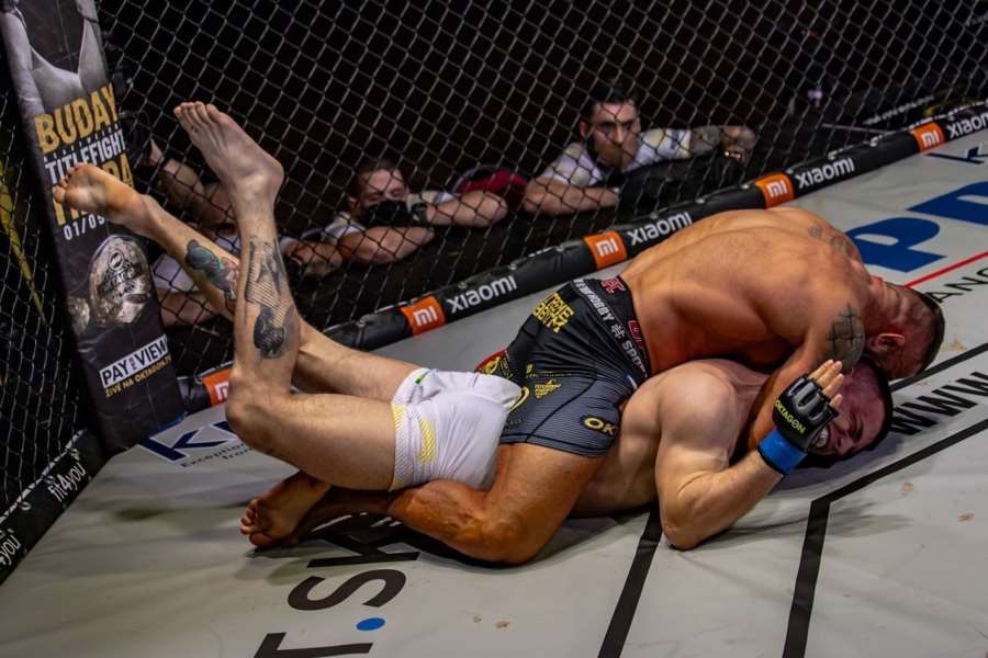 Kolik chtějí zápasníci peněz za bitvy v kleci? Tady je 10 reakcí z české a slovenské MMA scény