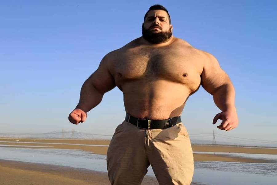 Vysvětlení íránského Hulka: Proč při staredownu vypadal jinak než na fotkách? 
