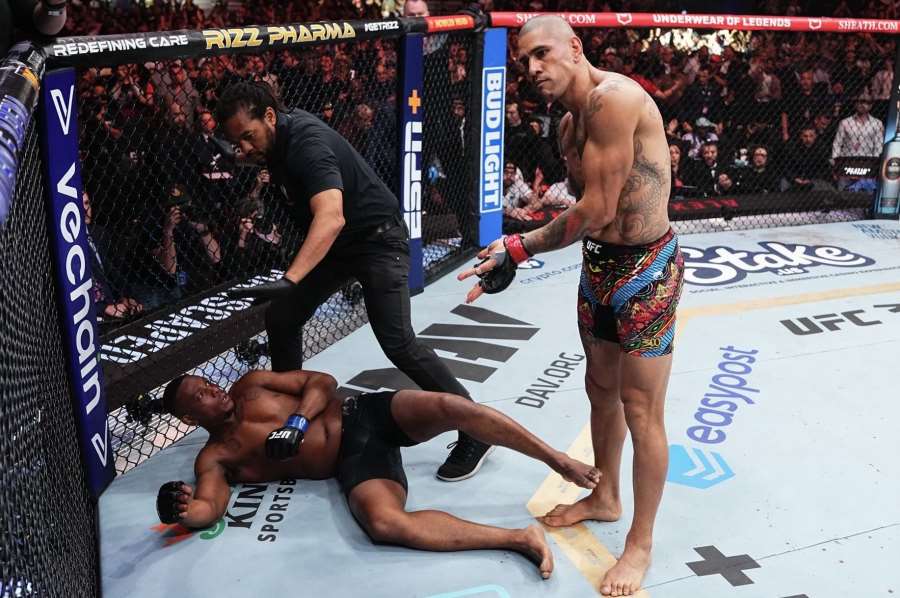 Fenomenální titán. Šéf UFC odhalil trable. Pereira zničil soupeře i se zlomeným prstem