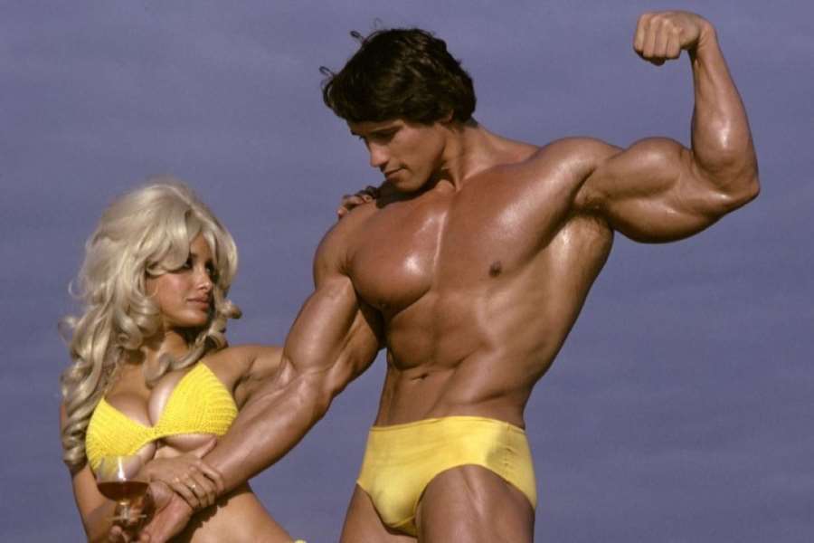 Schwarzenegger a jeho tělo po 50 letech v gymu. Stále maká