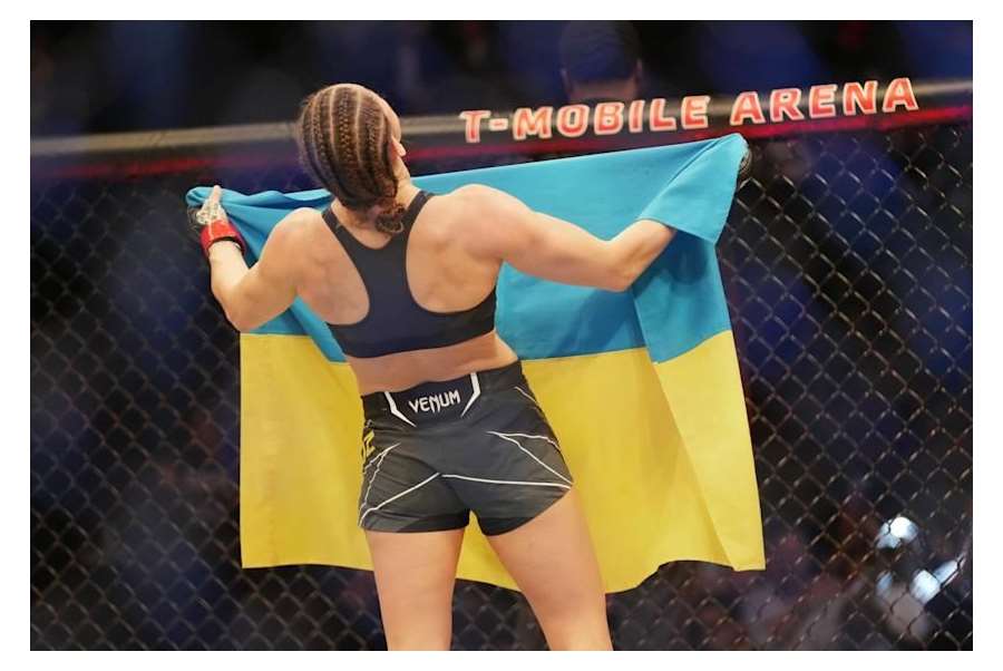 Strach o rodinu! Nechtějí prchnout, pomáhají zásobit armádu jídlem, říká ukrajinská zápasnice z UFC