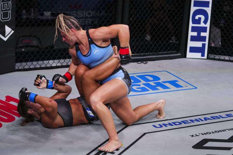 Miliony dolarů jako laso k historickému zápasu ženského MMA