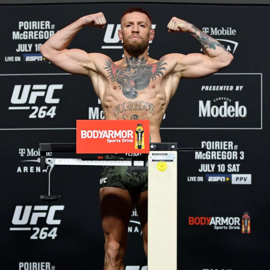 Kolik vydělá McGregor za víkendový zápas v UFC? Čech s průměrnou mzdou by musel pracovat 507 let!