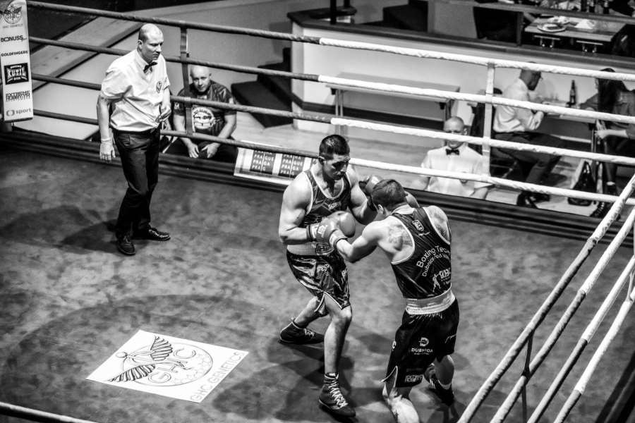 Boxerská jednička v supertěžké váze proti kickboxerovi