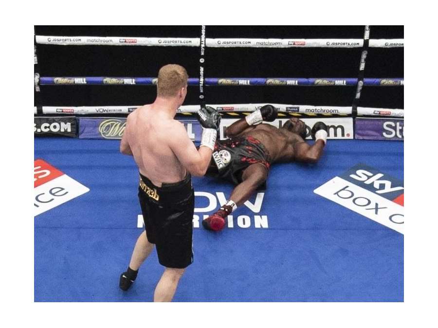 Velká odveta se nekoná, knockout přišel už před zápasem. Rus skončil v nemocnici