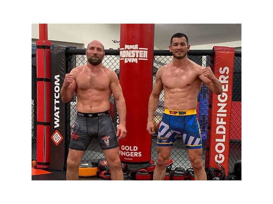 Byl hubeňoučký a měl delší vlasy. Teď jde Muradov do třetí bitvy v UFC. Žije svůj sen