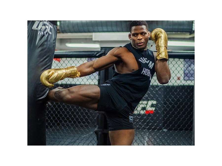 Kladivo v UFC udeřilo. Zničující premiéra a KO za 18 sekund!