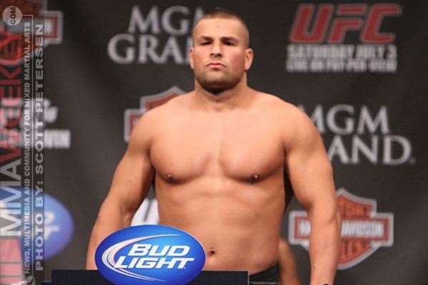 ZDROJ: UFC Karlos Vémola v časech, kdy tolik do bitev neshazoval...